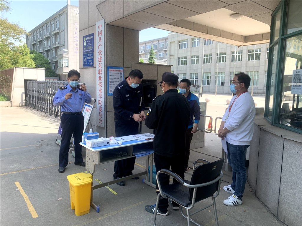 检查校门管控.jpg