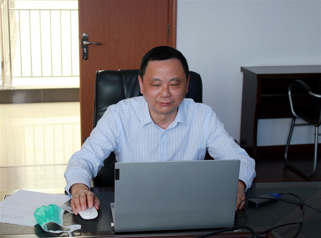 党委书记王志平主持会议.JPG