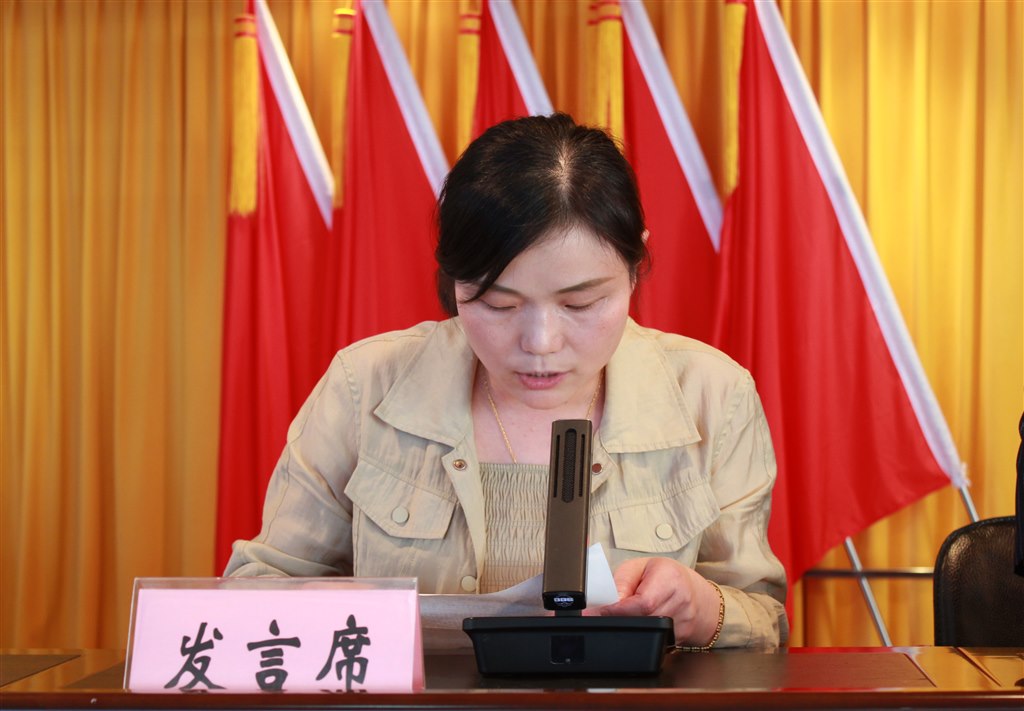 9优秀教师代表-刘陆燕.JPG