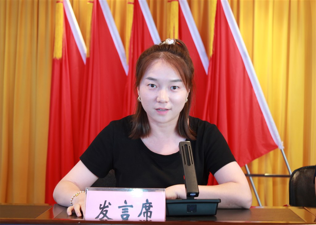 10优秀辅导员代表-郭燕.JPG