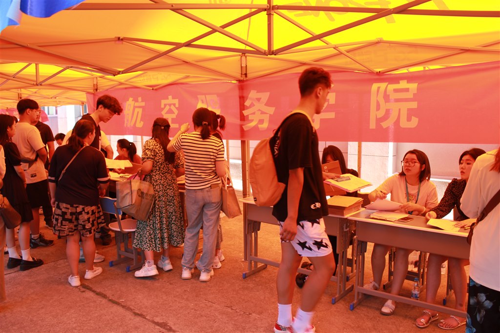 航空服务学院.JPG