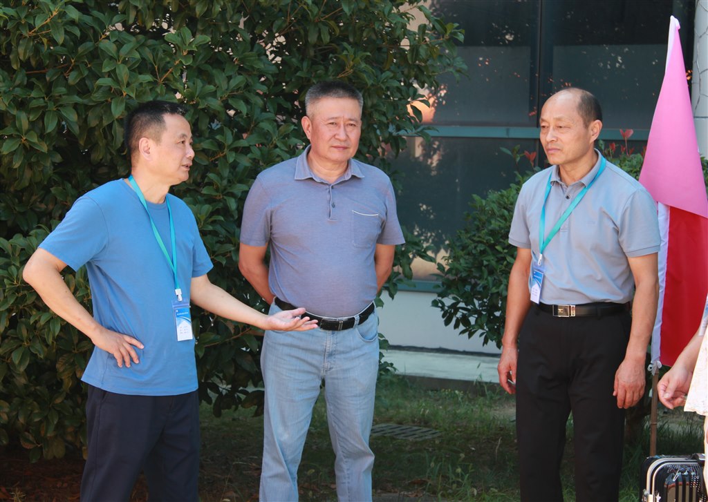 校领导-王志平、韩达松、孙利兵.JPG