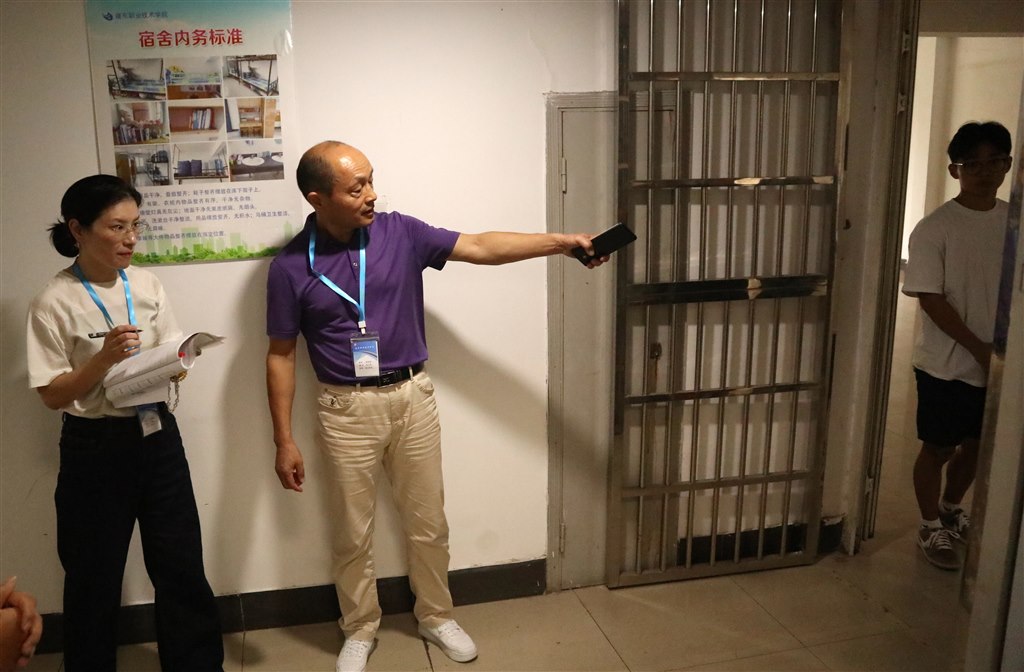 看望学生（孙）.JPG