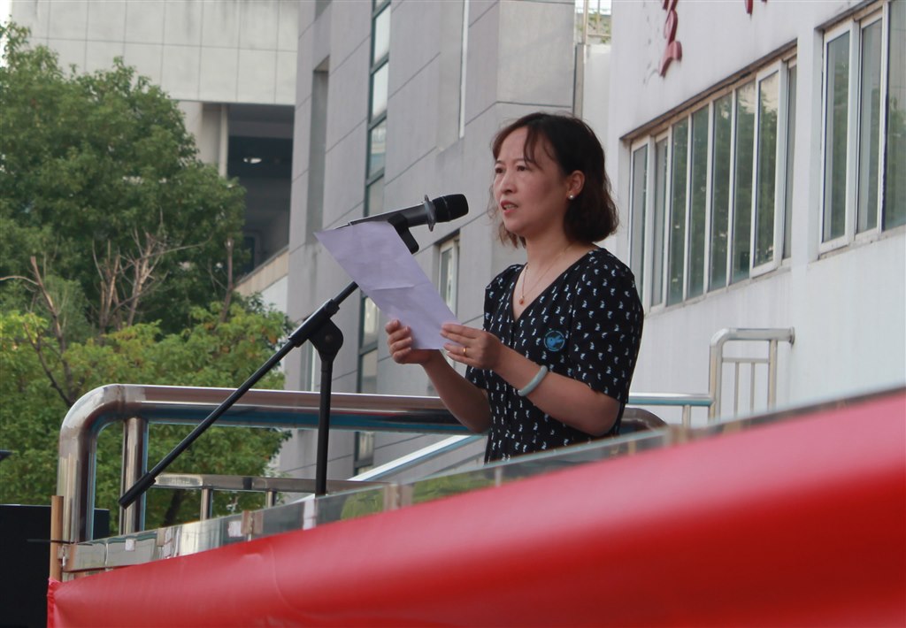 5郑华君发言.JPG