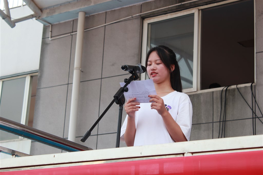 6学生代表发言.JPG