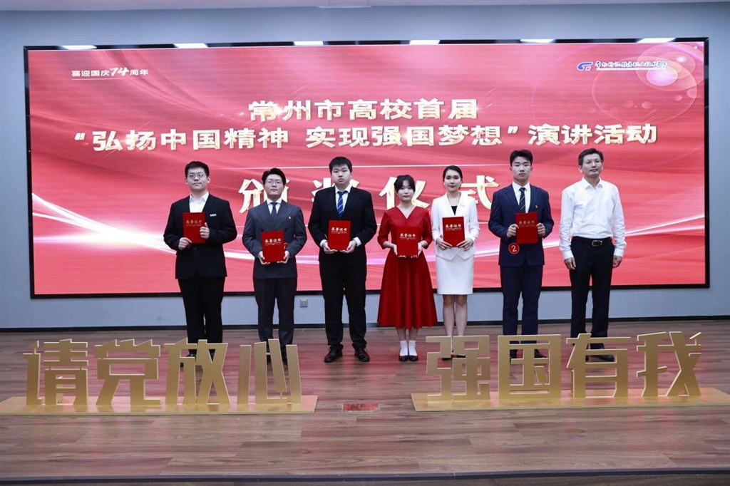 学生获奖合影.jpg