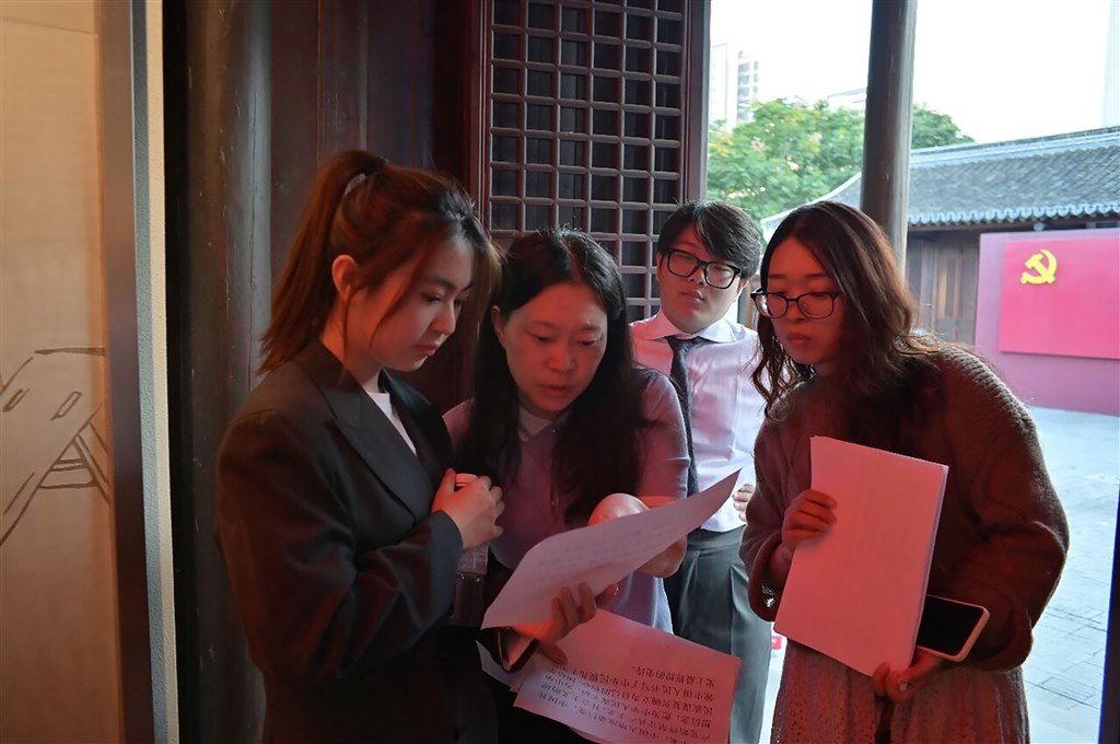 师生共研：“行走的思政课”视频拍摄现场.jpg