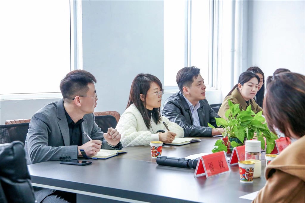 图5：参会领导（左起：公司总经理李宗泽、东城街道郝雅梦书记、金坛人社局副局长王洪俊）.jpg