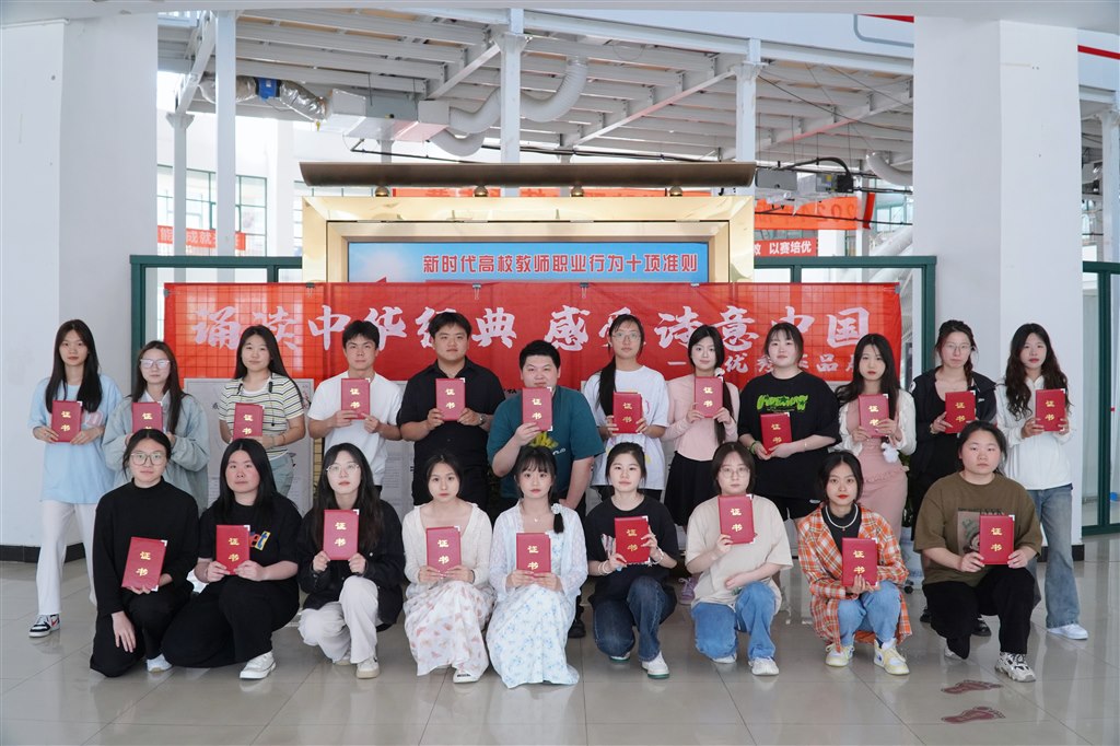 获奖学生合影.jpg
