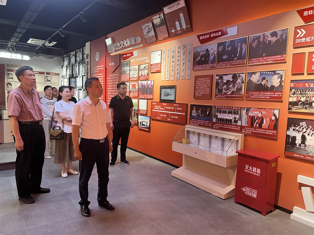 参观红馆2.jpg
