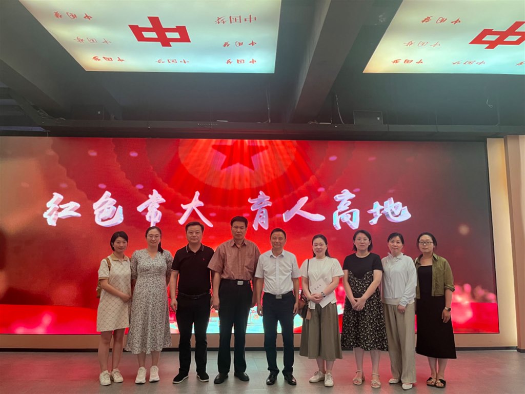 参观红馆.jpg
