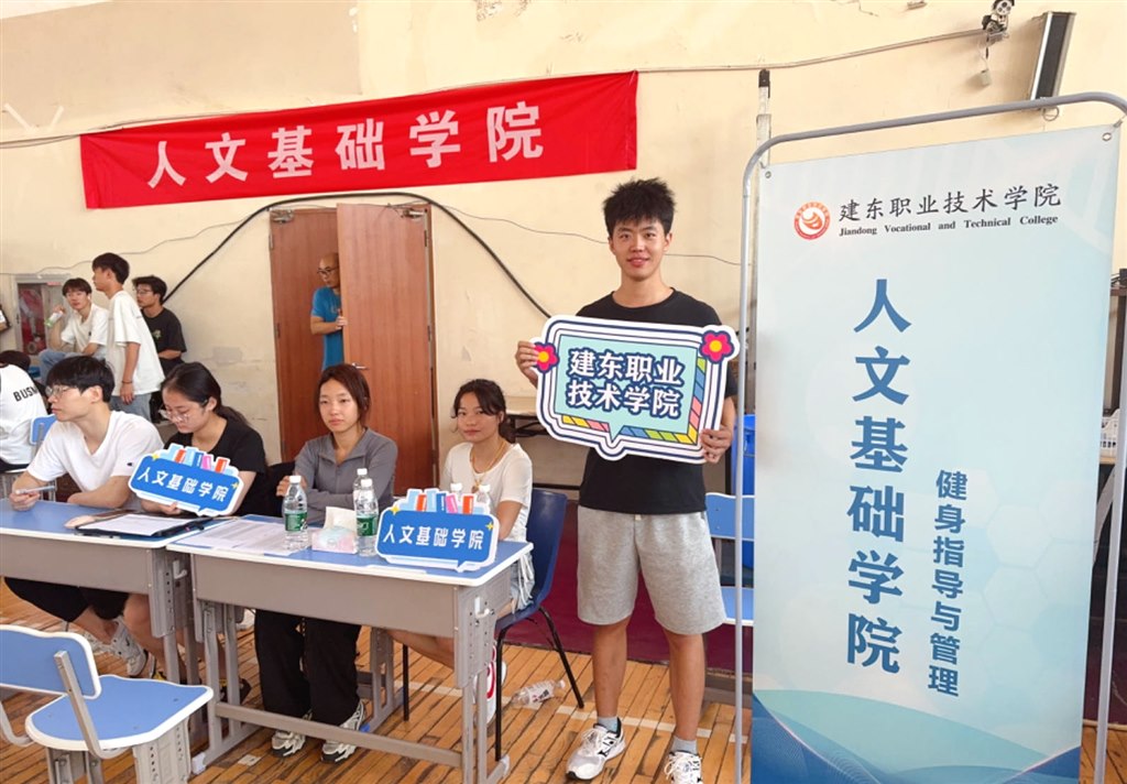 标语举牌—人文.jpg