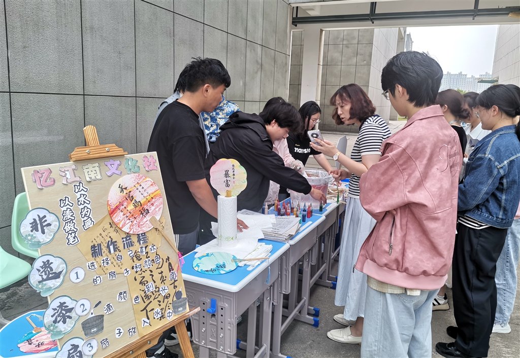 精心选择颜色搭配.jpg