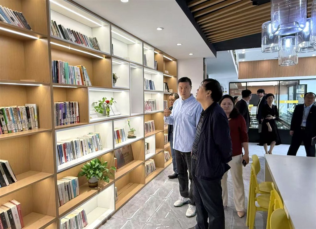 7参观一站式学生社区4.jpg