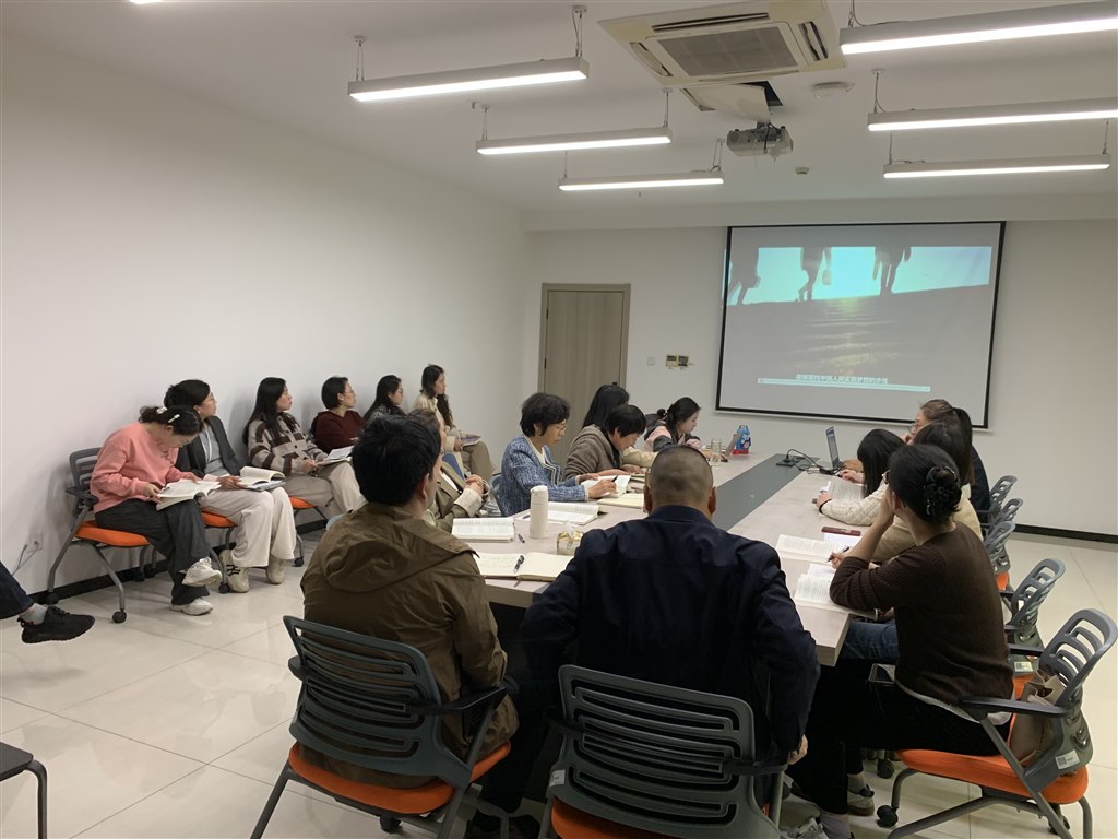 建东马院和常州机电学院德法、毛中特教研室老师集体备课现场.jpg
