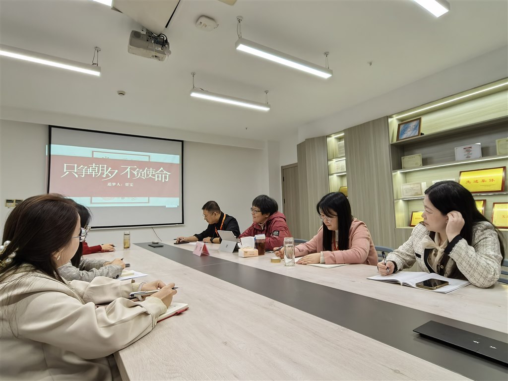 讲座现场.jpg