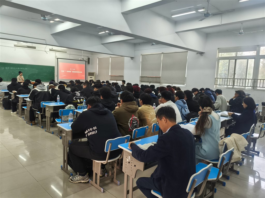 专家毛家明听课现场.jpg