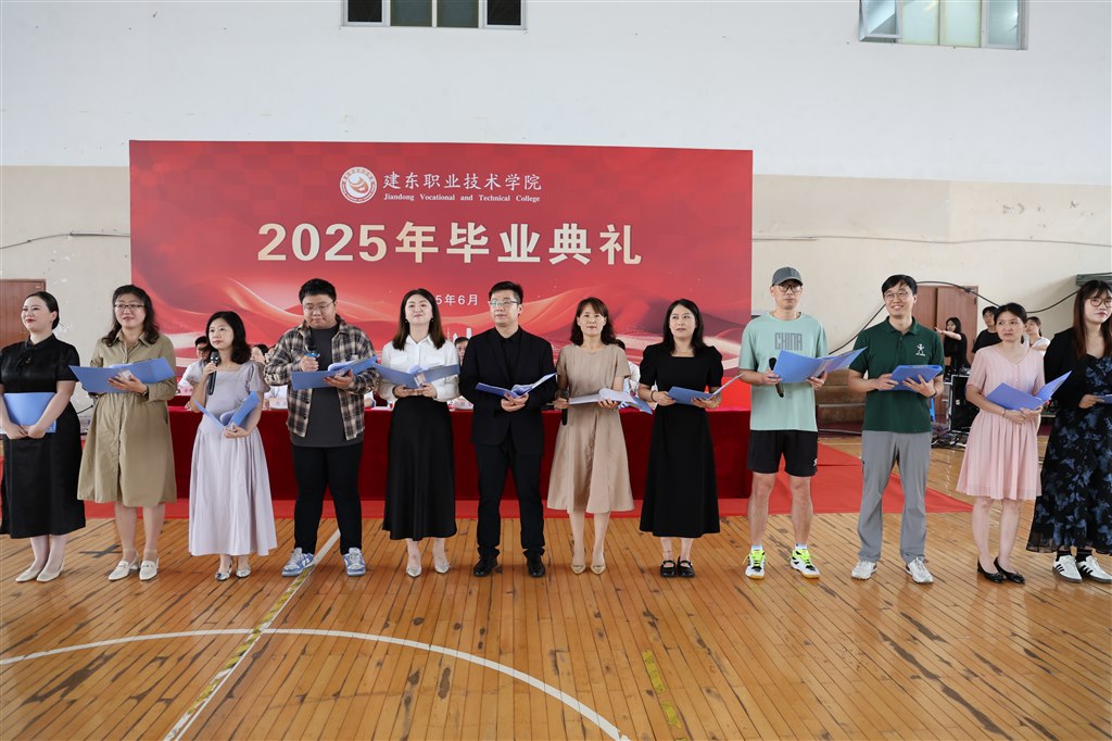 教师朗诵1.JPG