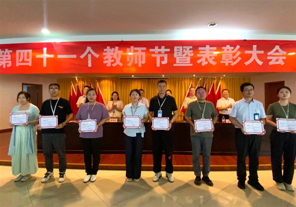8-优秀党员.jpg
