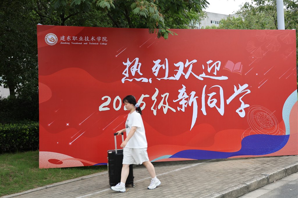 门口3.JPG