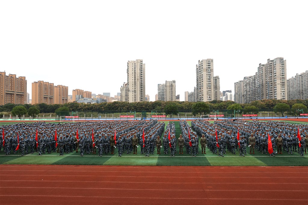 学生列队2.JPG