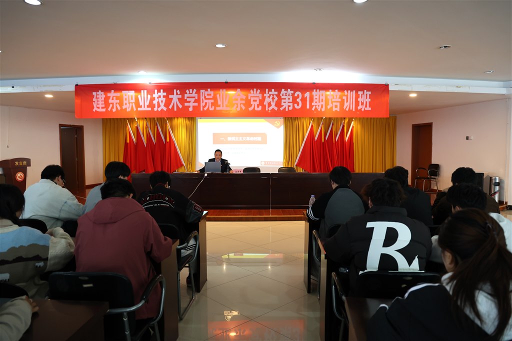 王讲课1.JPG 王讲课1.JPG