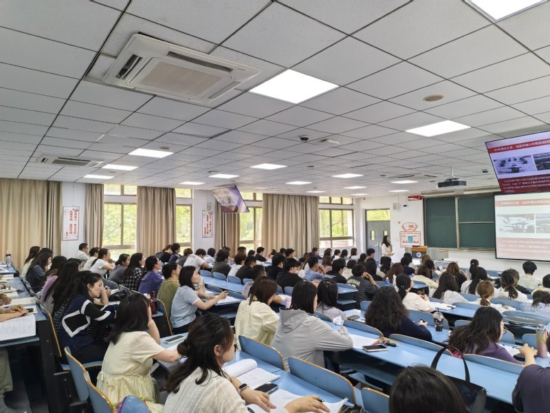 常州纺织服装职业技术学院严晨晖老师公开课展示.jpg