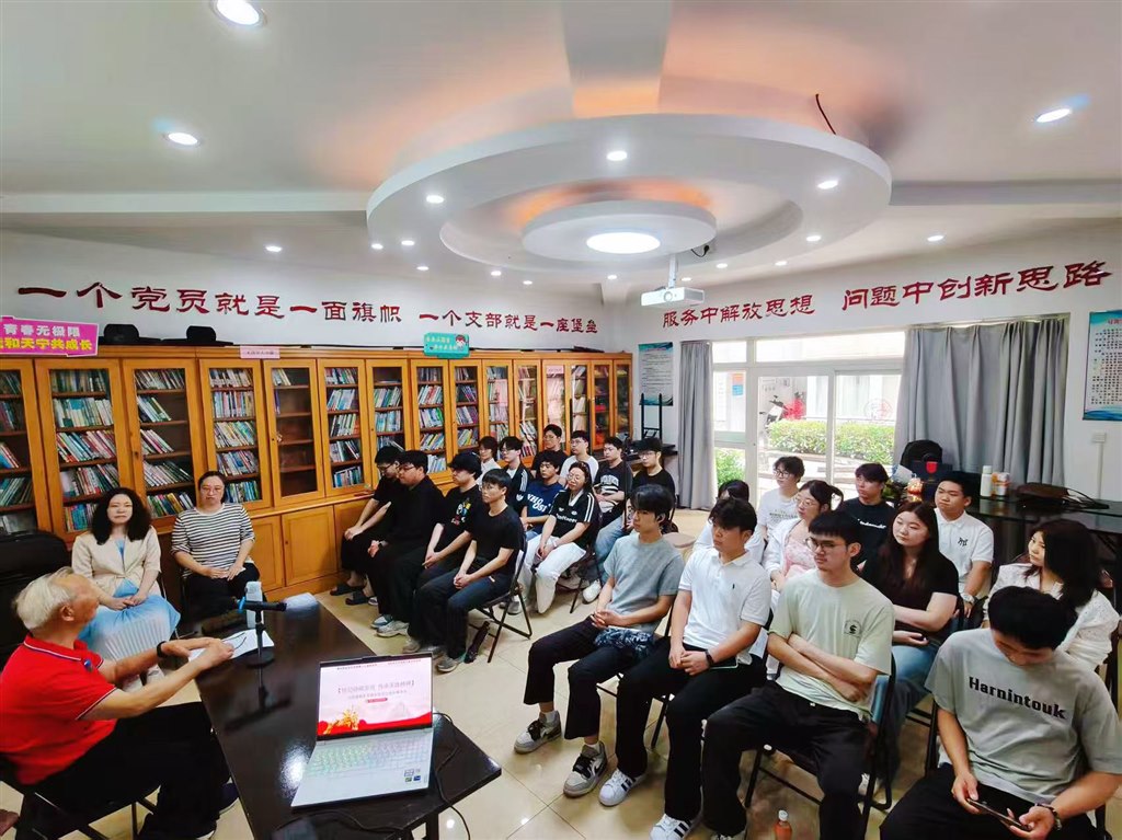 讲座全景图.jpg