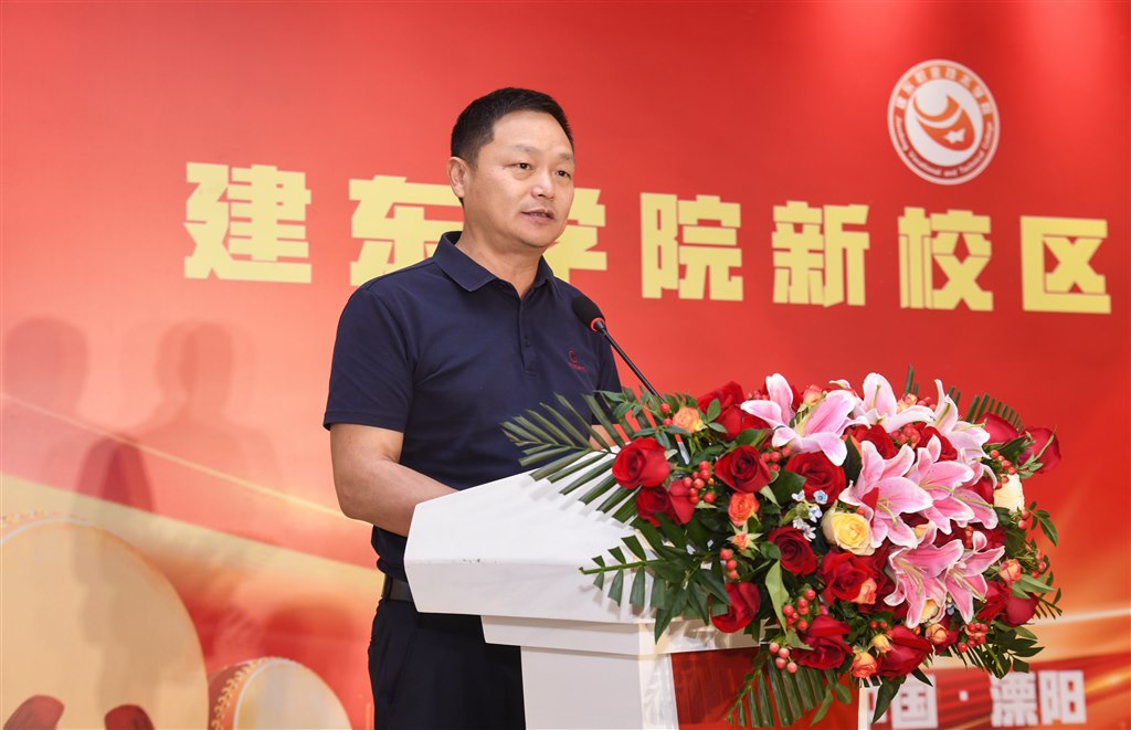 江苏正方园建设集团有限公司副总经理王明生作表态发言.jpg