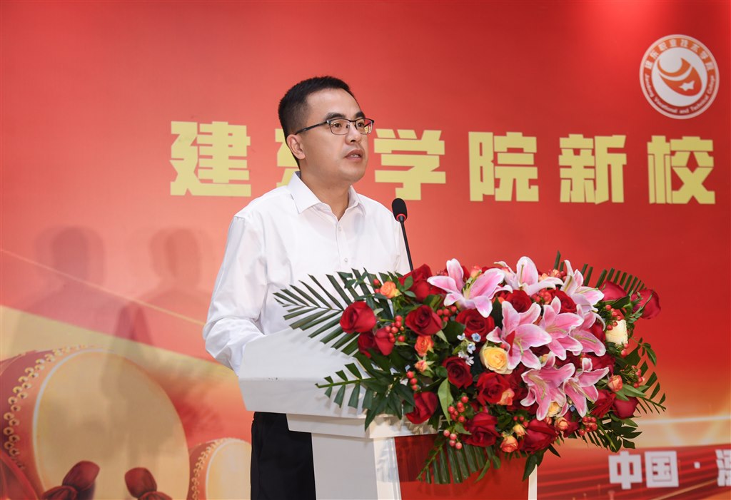溧阳市古县街道党工委副书记、办事处主任管文彪讲话.jpg