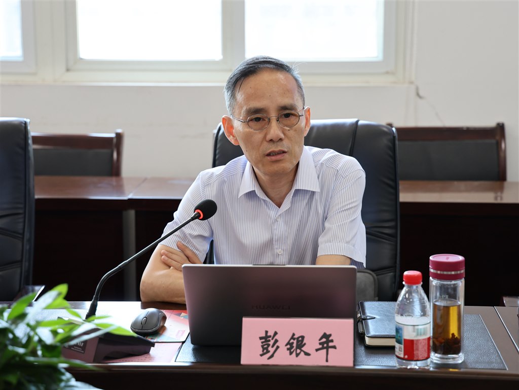彭银年讲座.JPG